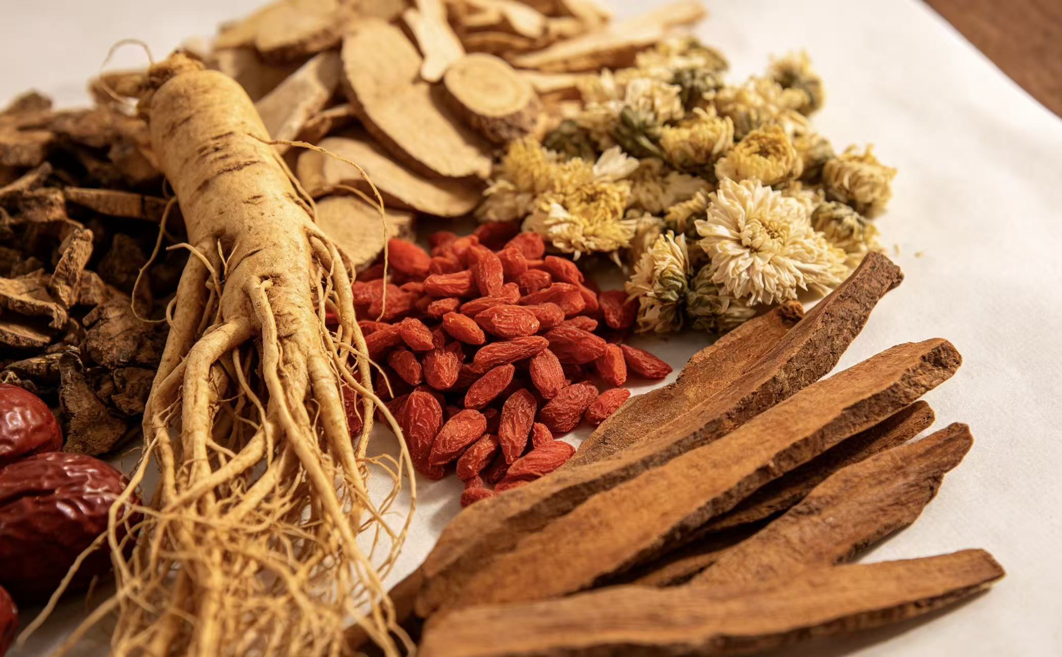 Chinese herbal raw materials including ginseng, goji berries and dried roots